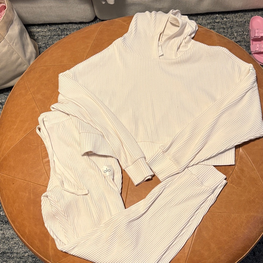 ALO Yoga Cream Ribbed Lounge Set